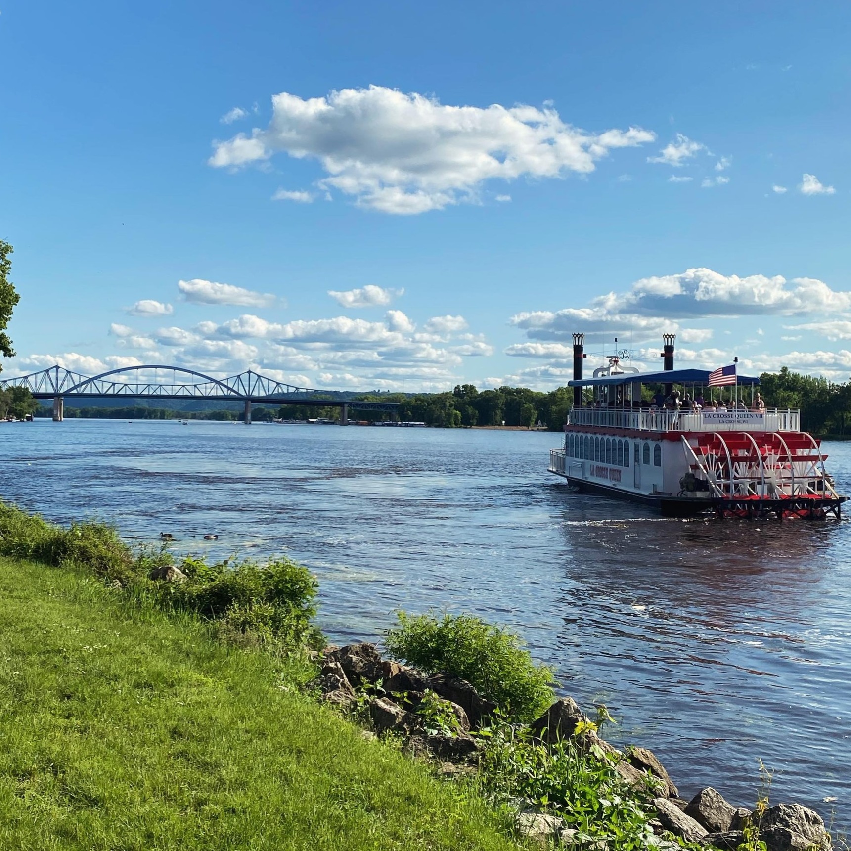 Boat Tour Mississippi River - Pizza Cruise | La Crosse Queen Cruises